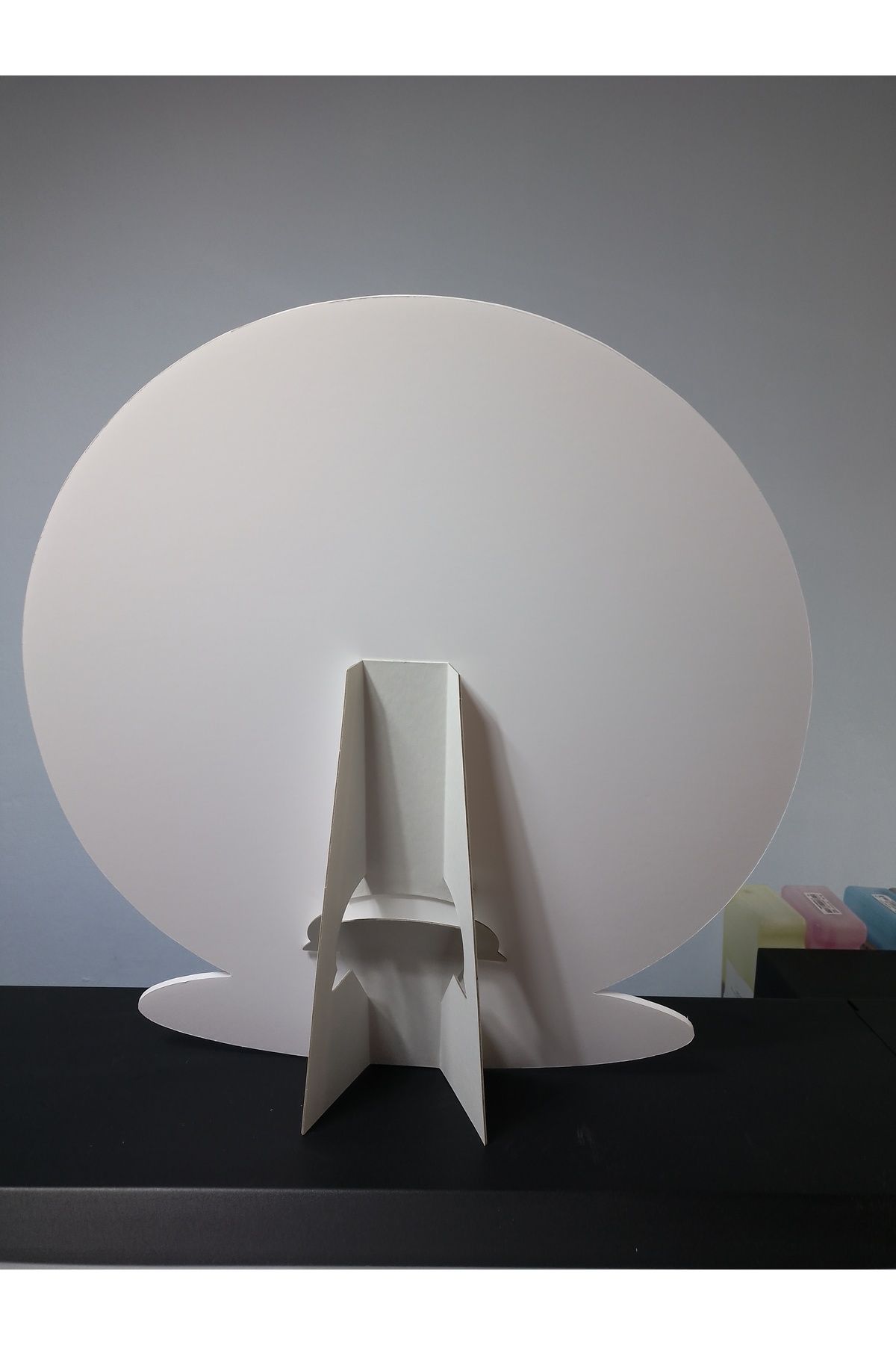 Futbol Topu Sarı-Kırmızı Ayaklı Maket Doğum Günü Süsü 